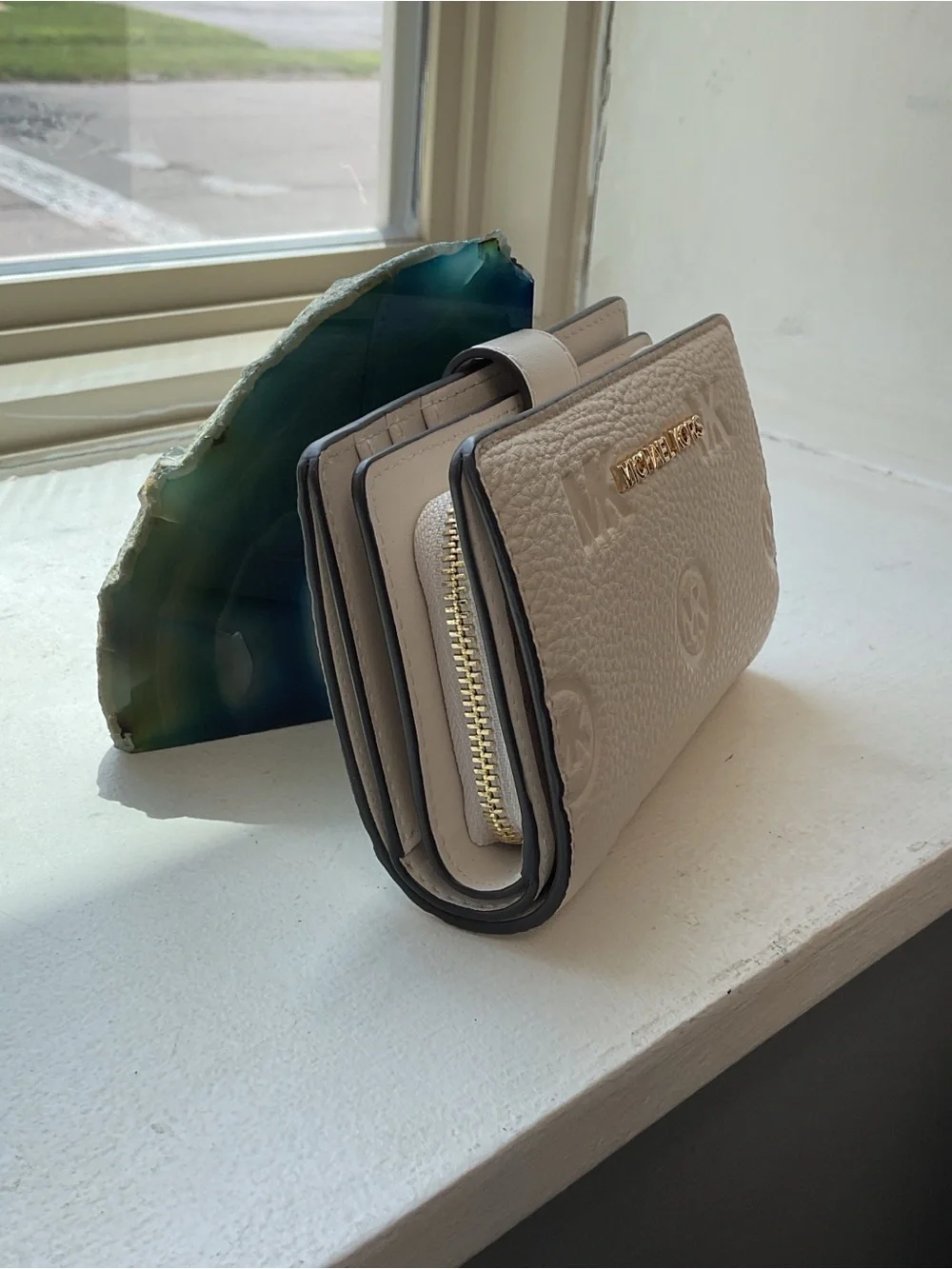 Michaels Kors NWT Bifold/Zip Wallet - Lt Cream